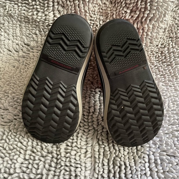 Sorel kids boots size 1 - Picture 2 of 8